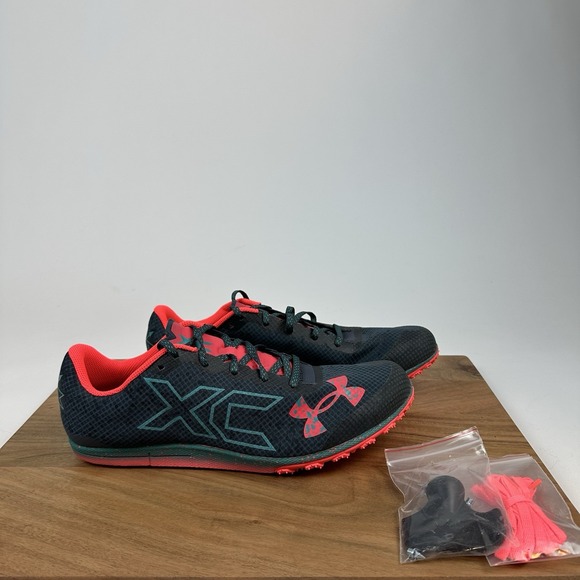 New NIB Mens Under Armour Brigade XC Low Spiked Track Shoes Sneakers Size 10.5 M - Picture 1 of 9